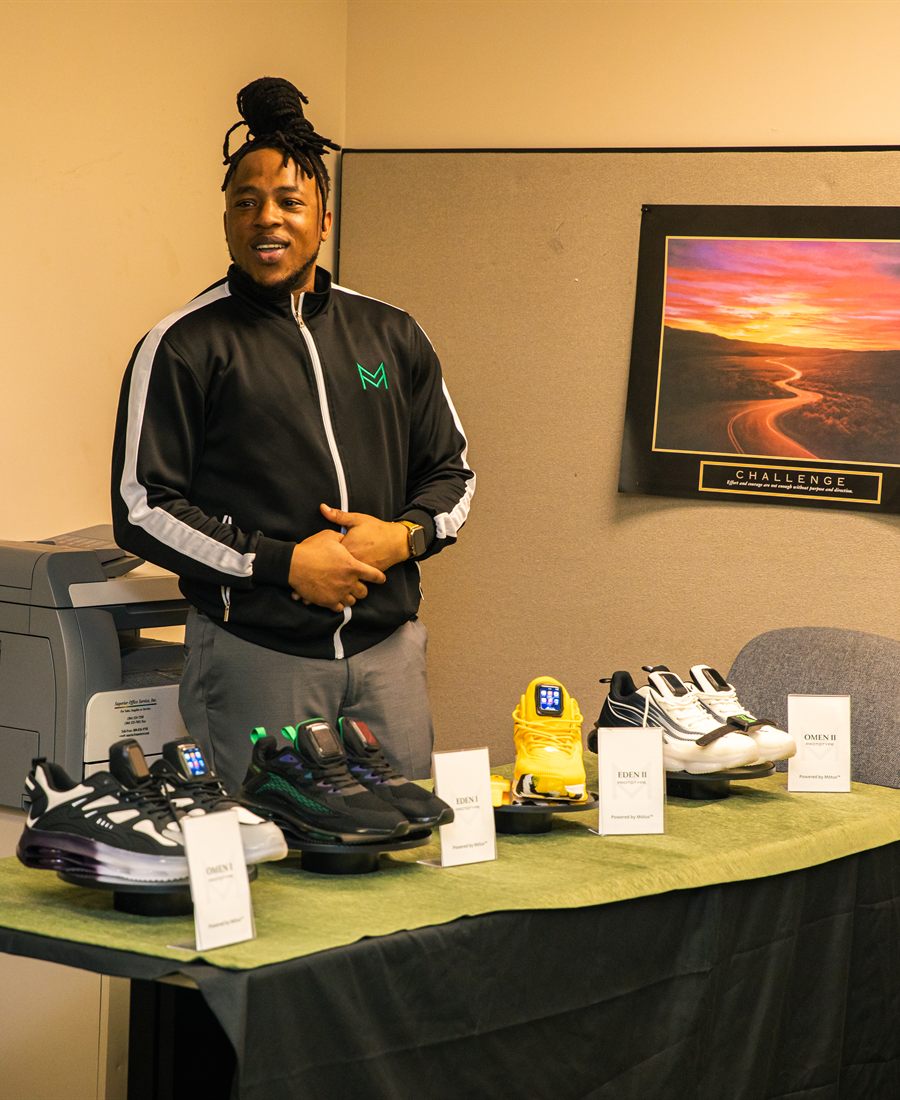 Chima Imoh presenting MiMiroir product development